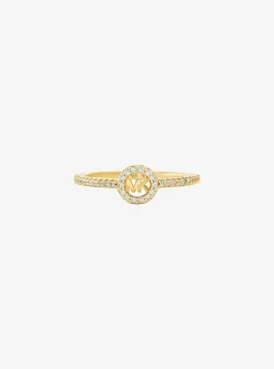 Bague Fulton plaquée en métal précieux et à breloque logo avec pierres pavées