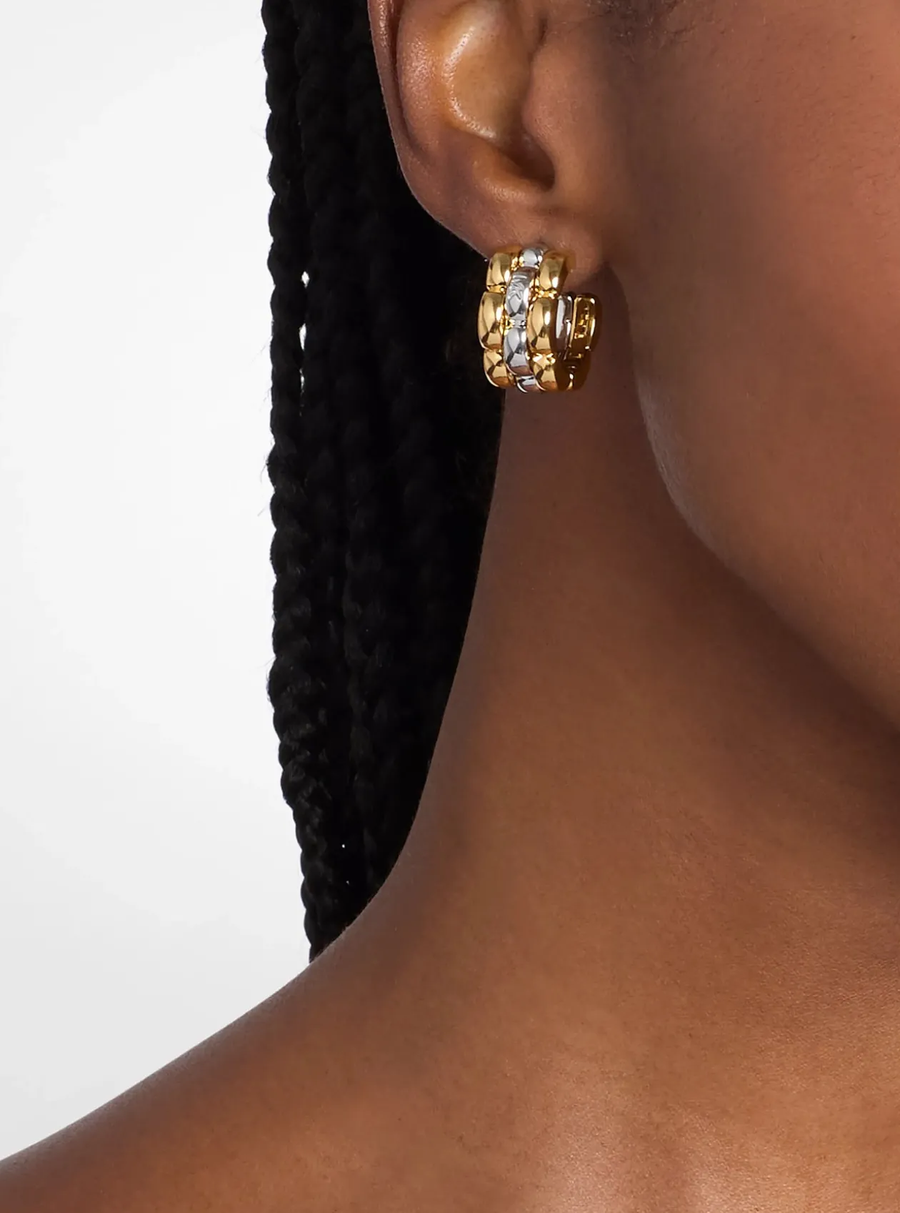 Boucles d'oreilles huggies bicolores à 3 rangs de maillons