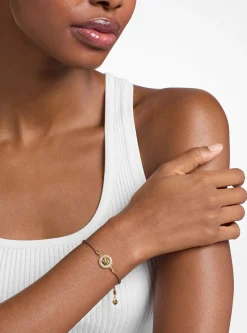 Bracelet en cordon avec logo doré à pierres pavées