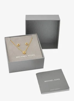 Collier et boucles d'oreilles Fulton en argent sterling plaqué en métal précieux avec pierres pavées et breloque à logo