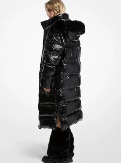 Manteau bouffant en nylon ciré à bordure en fausse fourrure