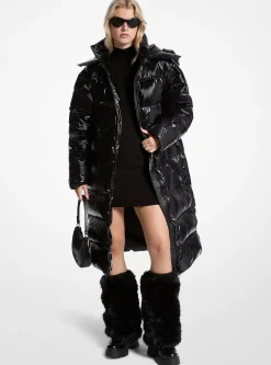 Manteau bouffant en nylon ciré à bordure en fausse fourrure