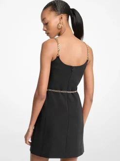 Mini-robe bustier avec ceinture et bretelles chaînes