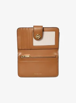 Portefeuille de taille moyenne à logo Signature et à breloque MK Pop
