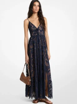 Robe longue en dentelle cordée fleurie