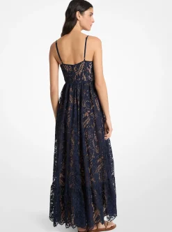 Robe longue en dentelle cordée fleurie