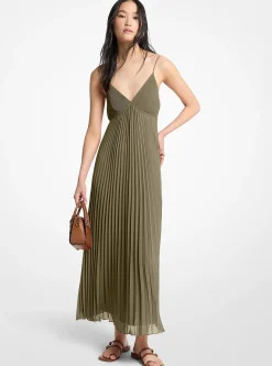 Robe longue en georgette plissée